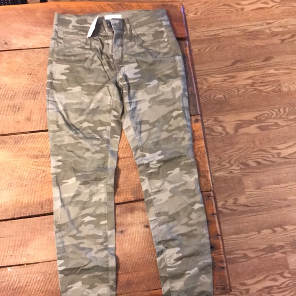 Loft size 2 camo pants NWT! - Picture 1 of 3
